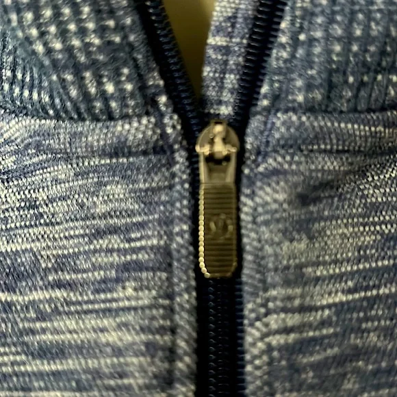 Lululemon Blue Long Sleeve Shirt Top **Size 4** - Picture 3 of 6